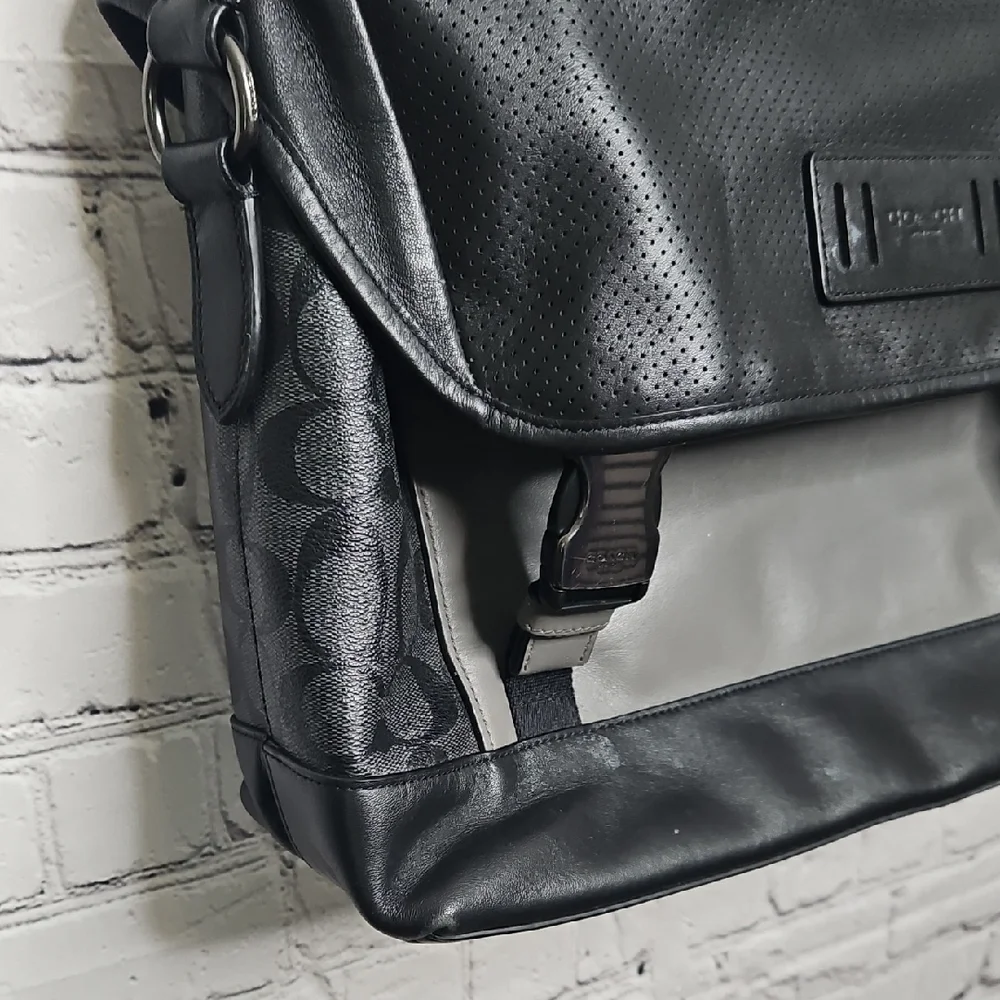 Coach Black Gray Leather Messenger Bag Large